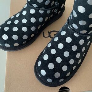 NIB UGG K CLASSIC METALLIC DOTS NIB Big Kid 4